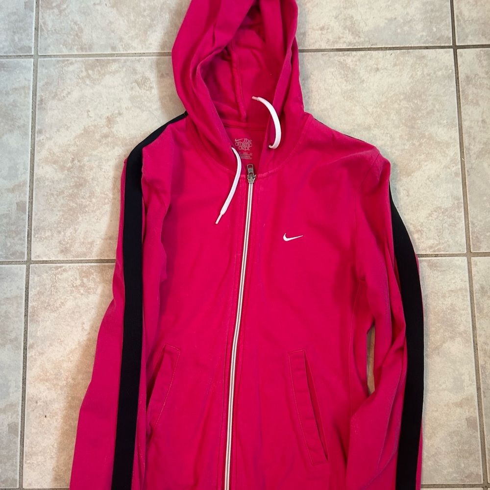 Women’s magenta, pink zip up lightweight hoodie sweatshirt